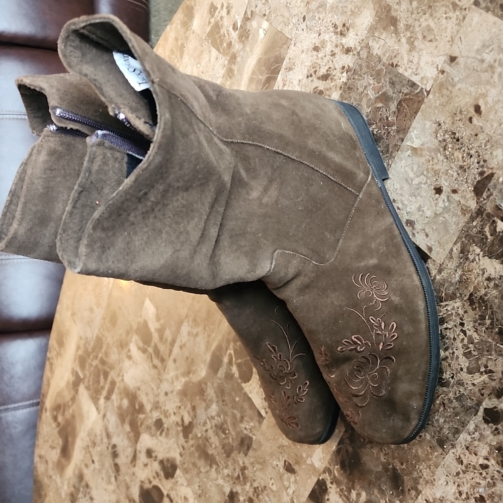 Woman's boots - Picture 2 of 2